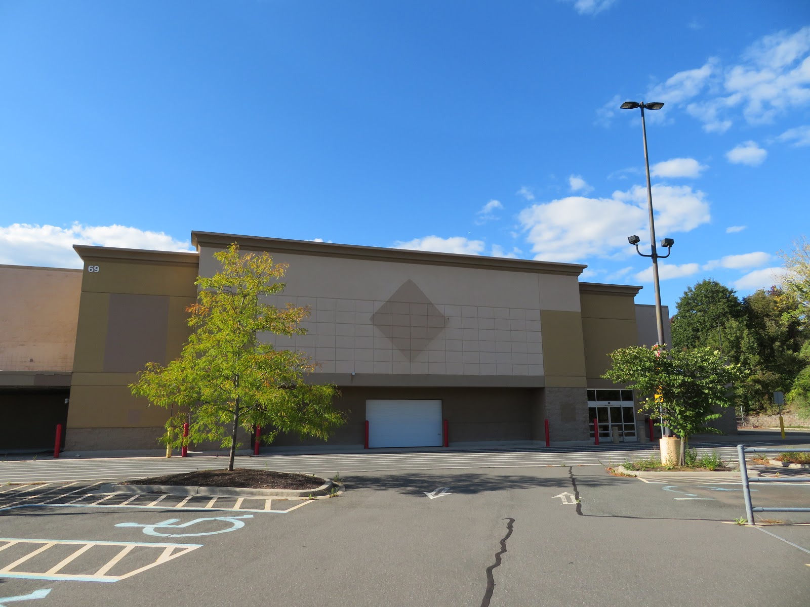 Retail on the Thames Exploring Retail of Eastern Connecticut Abandoned Sam's Club in