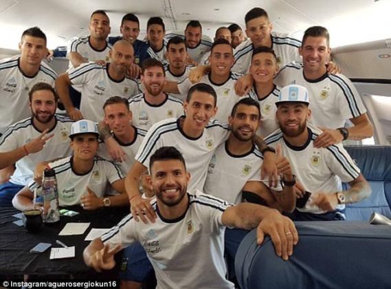 1 Lionel Messi and Argentina teammates head to New York for 2016 Copa America final vs Chile (photos)