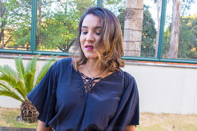 Look All black com calça pantacourt