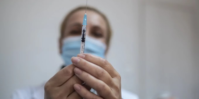 Εμβολιασμοί: Ανοίγει σήμερα η πλατφόρμα για τις ηλικίες 70-74 -Πόσοι πολίτες έχουν εμβολιαστεί στα μεγάλα αστικά κέντρα 