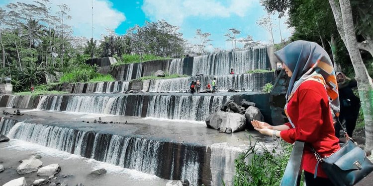 Air Terjun Kedung Kandang, Sensasi Wisata Air Terjun Di Tengah Sawah