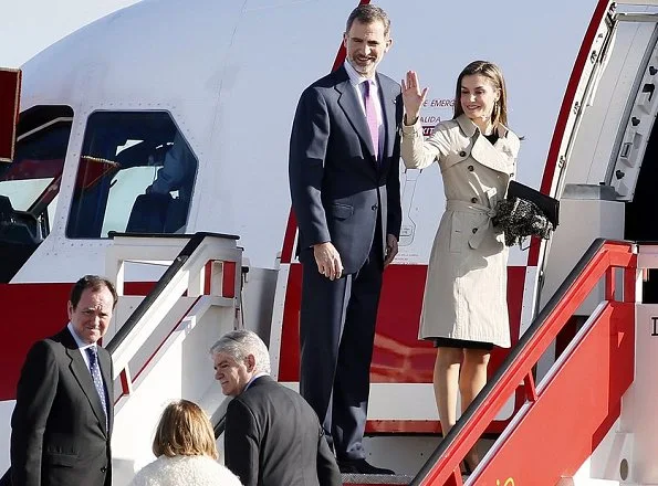 Queen Letizia wore Hugo Boss Cascadia Double Breasted Trench, and Carolina Herrera pumps Hugo Boss Viphima Flared skirt