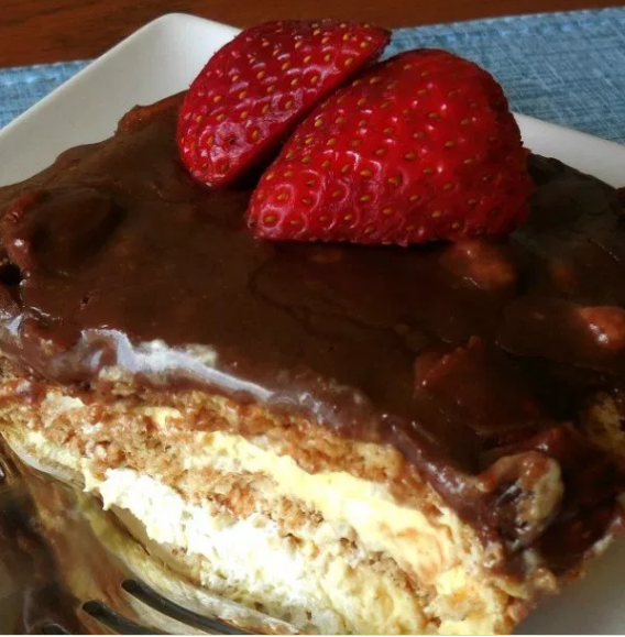 Delicious Chocoláte Ecláir Cáke Nice Taste