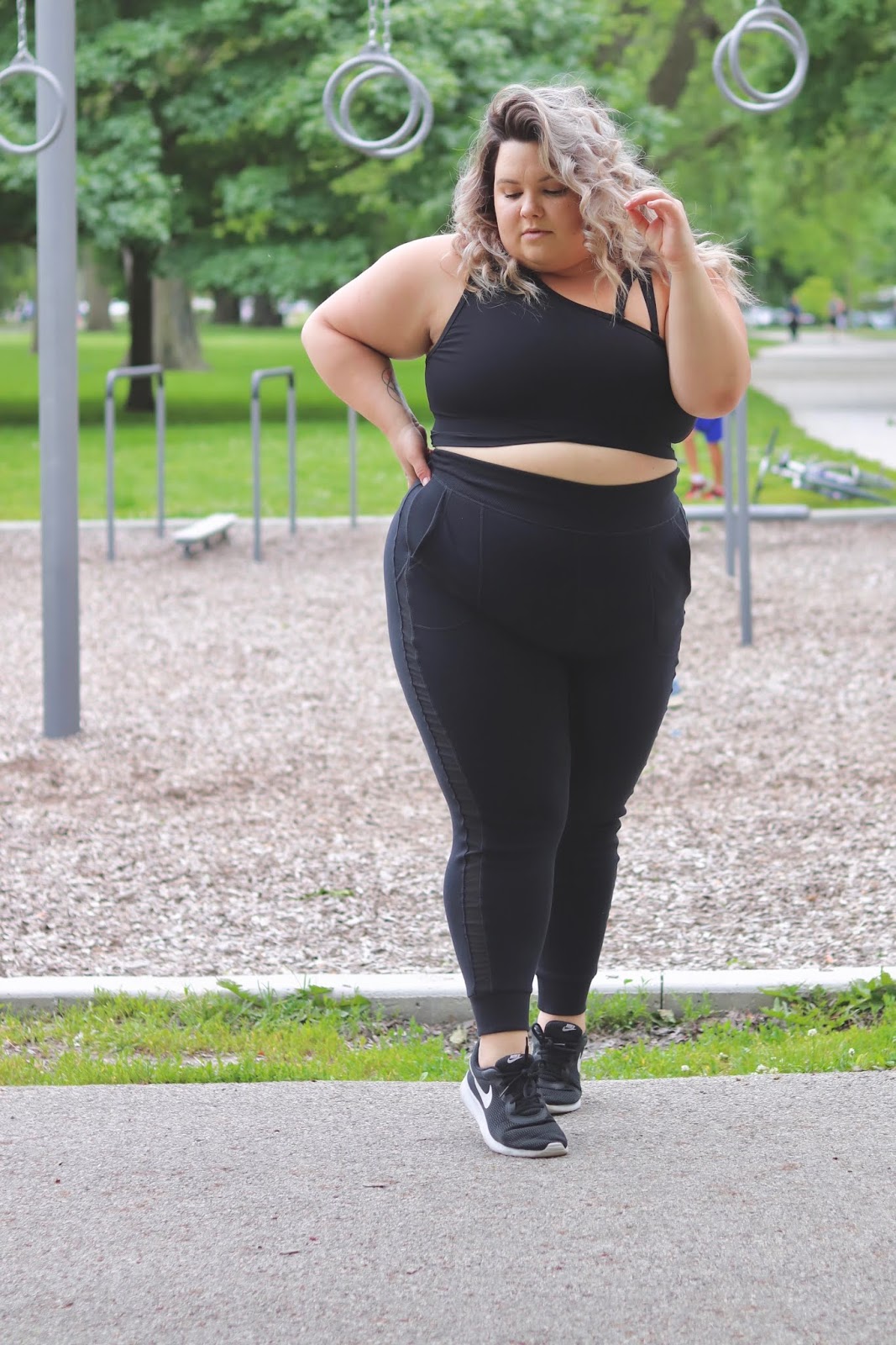 Chicago Plus Size Petite Fashion Blogger, YouTuber, influencer and model Natalie Craig, of Natalie in the City, reviews Fabletics' Ease Two Piece Outfit Jogger and one shoulder sports bra set.
