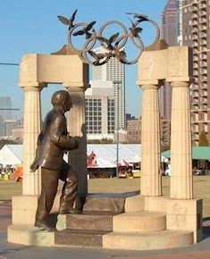 هندسة lloll في المعابد الدينية Olympicstatue