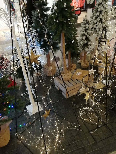 joulukuusi_vaihtoehto_jouluvalot_tähdet_