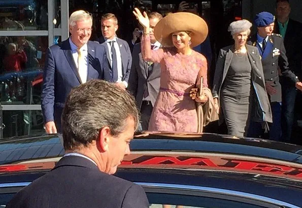 Queen Maxima wore Natan floral tulle dress and LK Bennett pumps at Grolsch Veste Congress Center. she wore pink diamond earrings