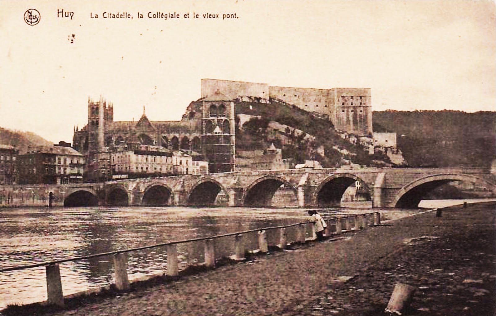 MO(T)SAIQUES 2: P. 11. Roger Pannequin à la Citadelle de Huy