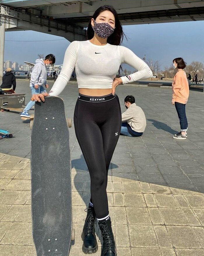 운동하는 서울대 누나 - 짤티비