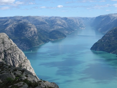 paisaje típico de los fiordos noruegos