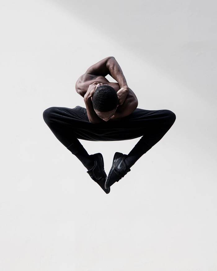Professional dancer, choreographer and Photographer from Berlin Rauf Yasit demonstrates the incredible stretch in the photos in his Instagram account