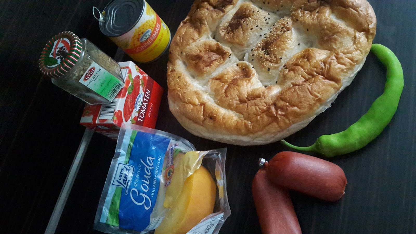 BAYAT PİDEDEN PİZZA TARİFİ RESİMLİ BAHARIN LEZZETLERİ