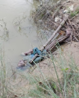 रामगढ़वा तिलावे नदी में अज्ञात लाश देख ग्रामीणों में मचा हड़कंप,पुलिस ने की जांच पड़ताल