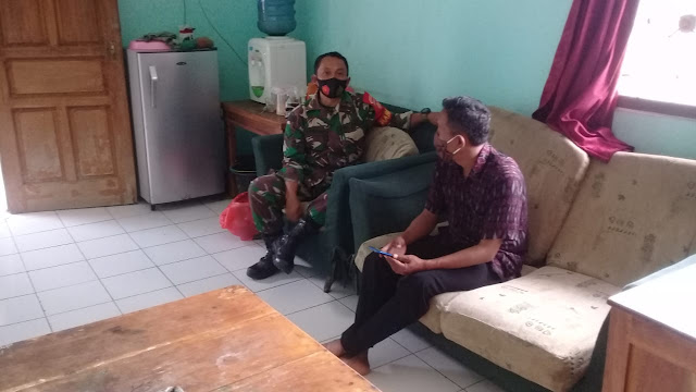 Kemanunggalan TNI-Rakyat, Babinsa Intens Komsos Dengan Sekdes Katelan Kemanunggalan TNI-Rakyat, Babinsa Intens Komsos Dengan Sekdes Katelan