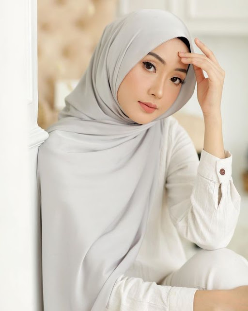 Tutorial Simple Jilbab Pashmina Terbaru yang Elegan dan Mudah