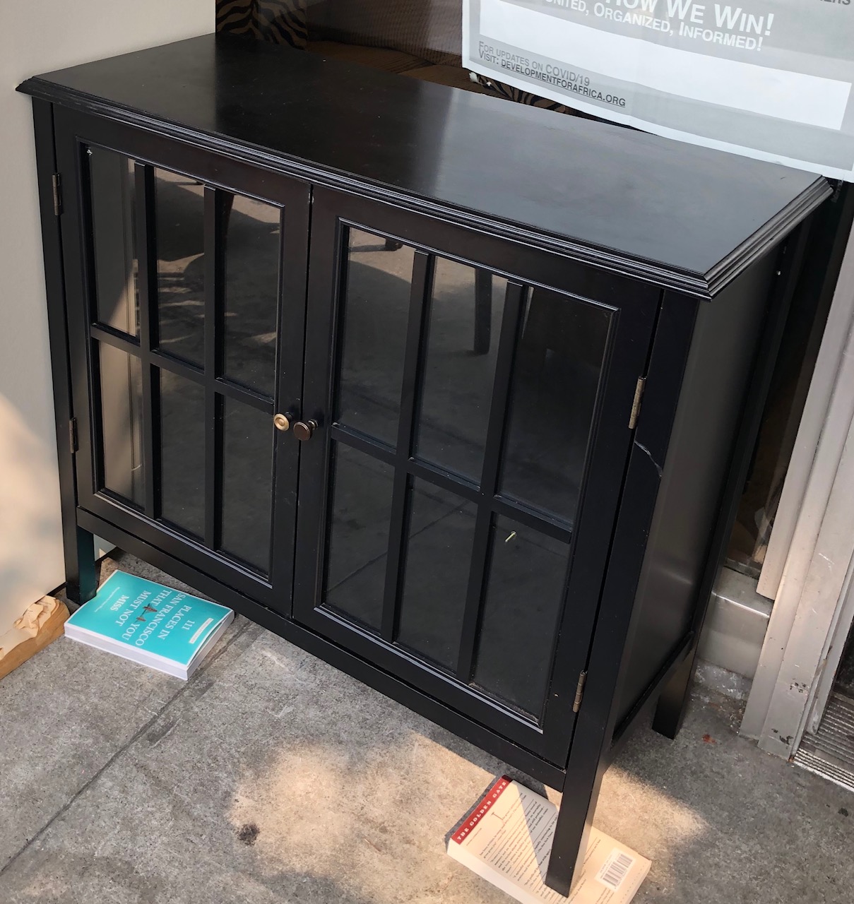 UHURU FURNITURE & COLLECTIBLES SOLD **BARGAIN BUY** 99858 Black 2