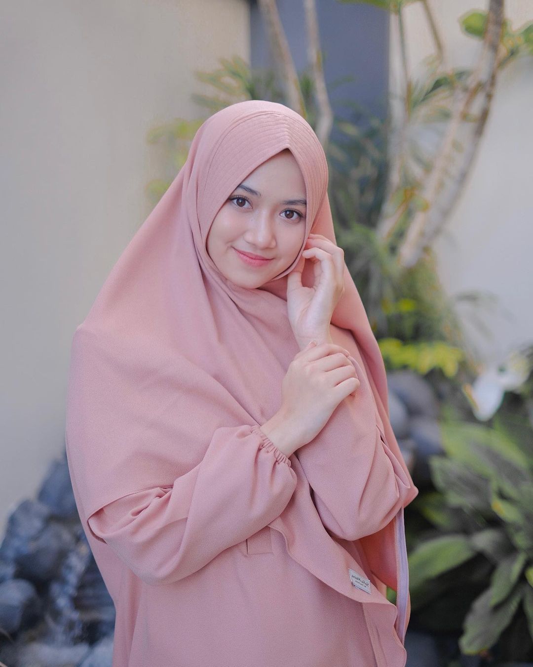 Rekomendasi Bassist Wanita Indonesia Berhijab - Hijaber Collection