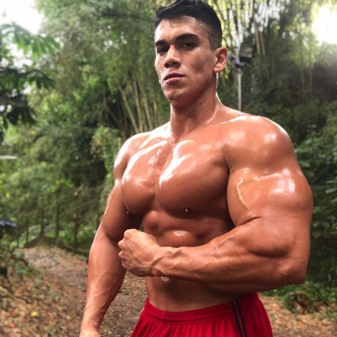 the beauty of male muscle Alejandro