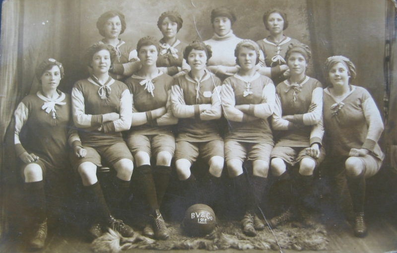 History of Women's Football 37 Rare Vintage Photos of First Ladies' Soccer Teams Ever
