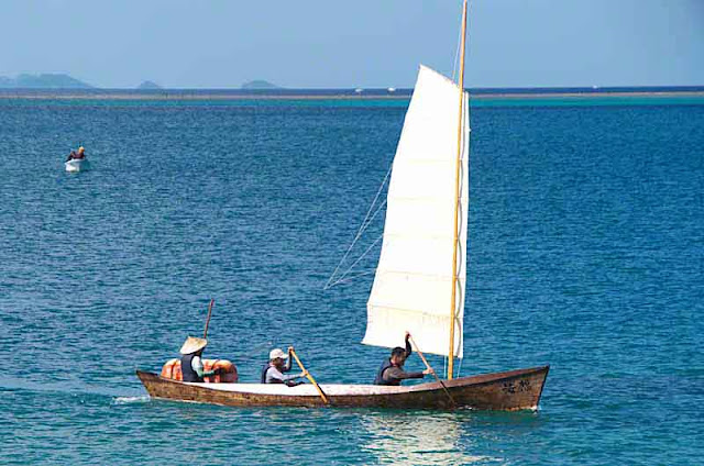 sabani crew, sail, paddles, safety boat, Kerama Islands