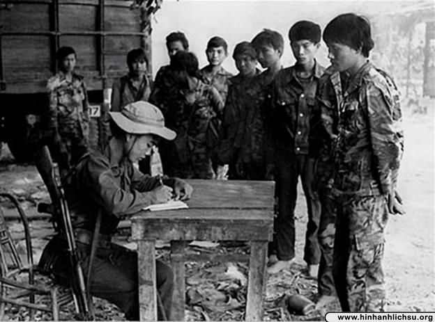 Trại học tập cải tạo tại Việt Nam sau năm 1975 - Hình Ảnh Lịch Sử - Bộ ...