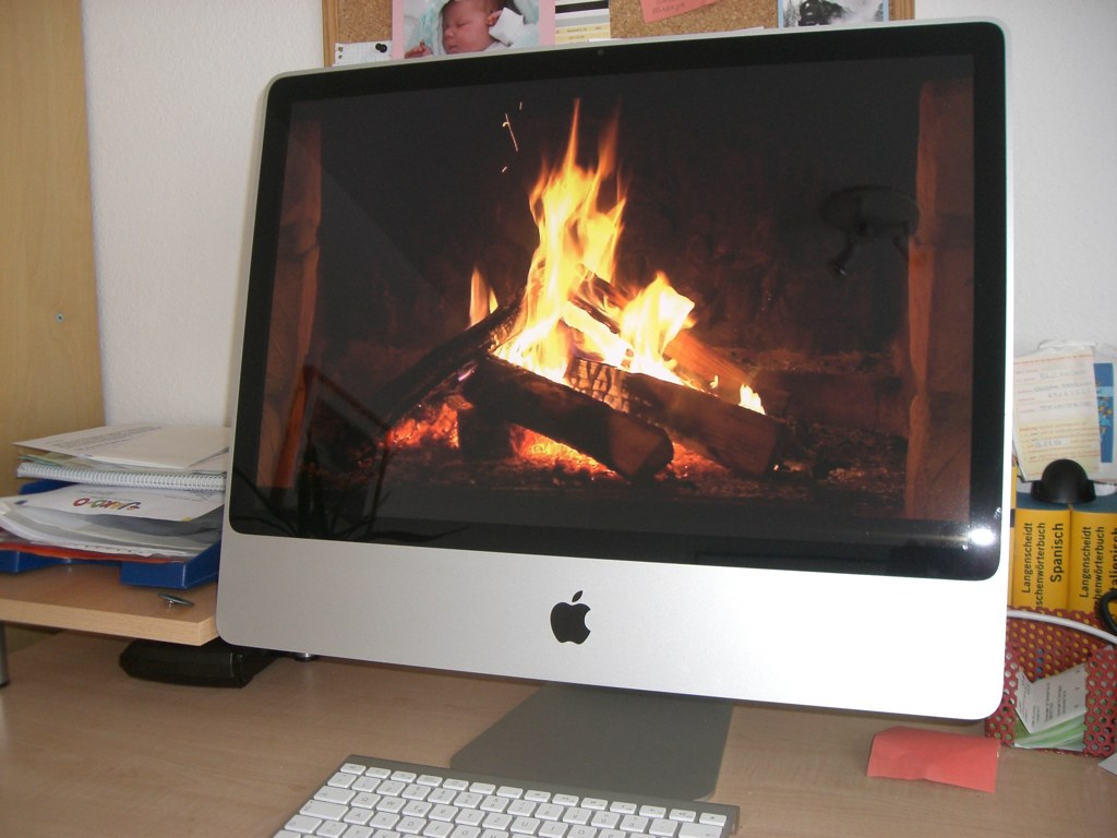 http://1.bp.blogspot.com/-ECHWIaNGKaY/TwHMlsOQnlI/AAAAAAAAAh8/mdHA-5Scw28/s1600/Fireplace-TV-Woodfire-Download-iMac.jpg