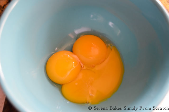 4 Egg yolks in a bowl.