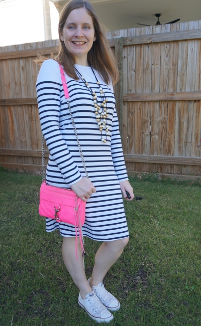 With my mini bag.  Converse sneakers outfit, Street style dress