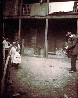 Hine taking photos in 1910