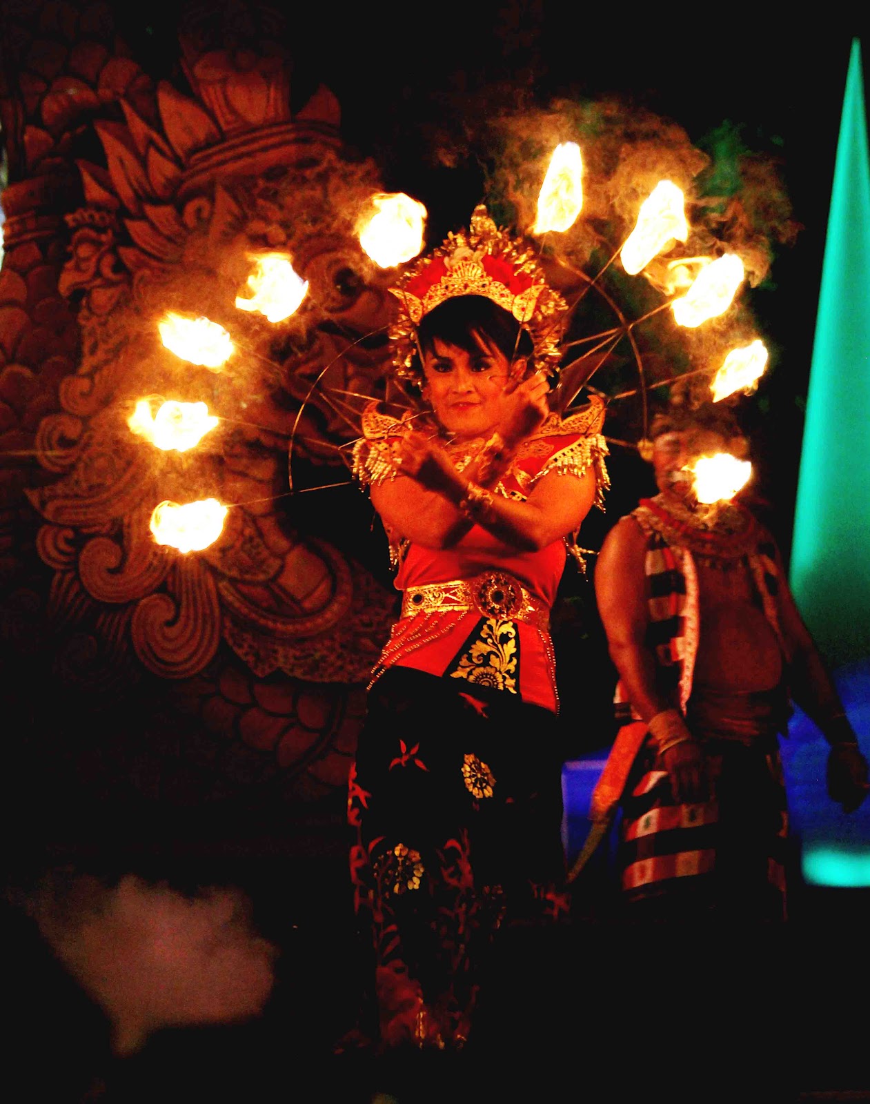 Bali Lemuh (Foto Hiburan, Seni dan Budaya Bali) Fire Dance