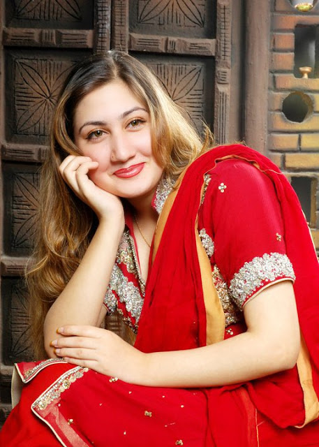 Semono Iku Urooj Mohmand Cute Pashto Young Singer Latest Hq Red Dress 