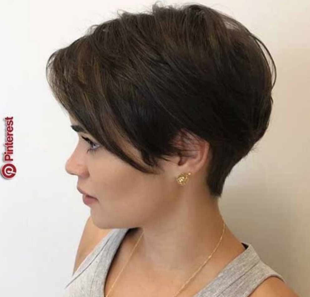 short hairstyle woman 2023
