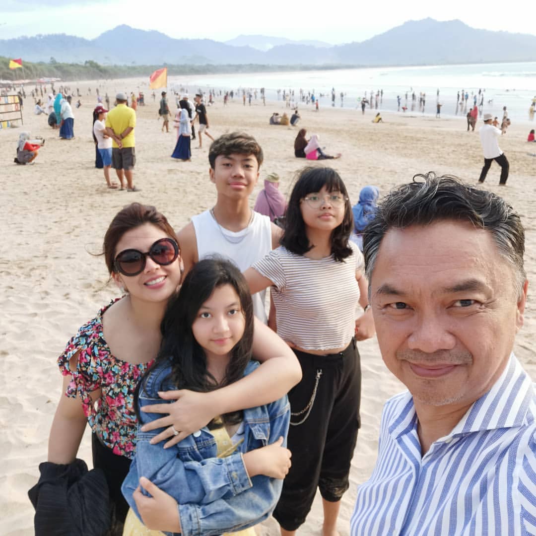 Dino Merah Adalah / Mainan Edukatif Stress Ball Squishy Slime