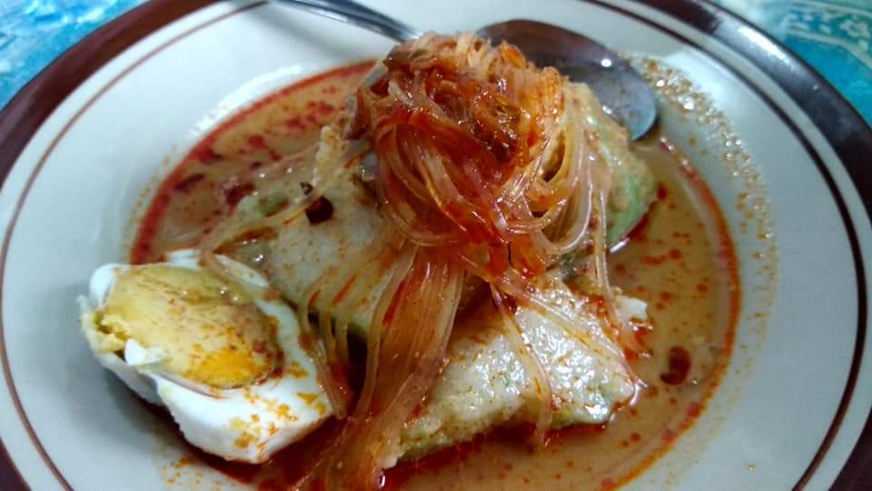 GLENMORE FOOD MARKET, PASAR KULINER ASRI DIBAWAH PEPOHONAN MAHONI YANG