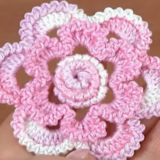 Flor 3D a Crochet Flor 3D a Crochet