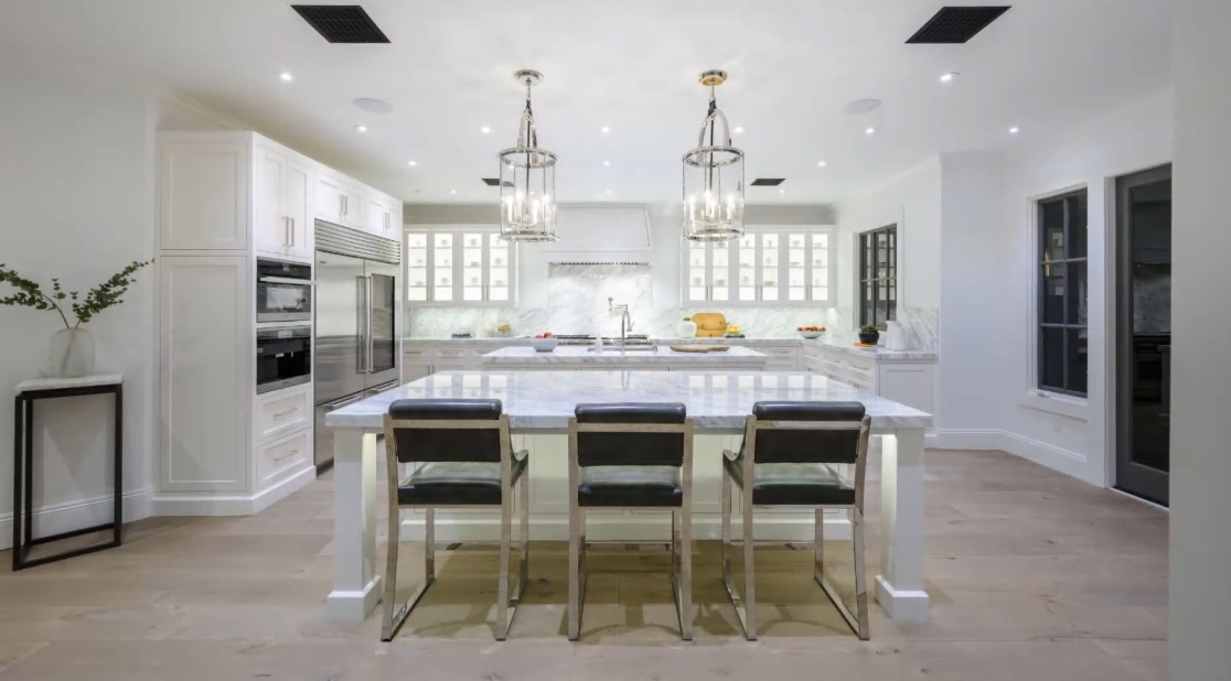 Tour 14023 Aubrey Rd, Beverly Hills, CA vs. 31 Interior Design Photos