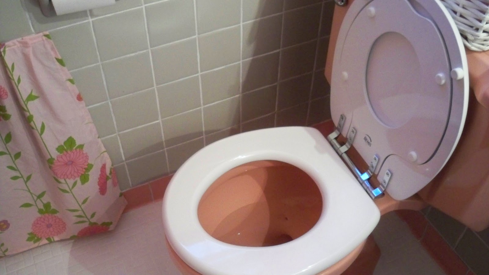 reInspire Retro Pink Bathroom Makeover