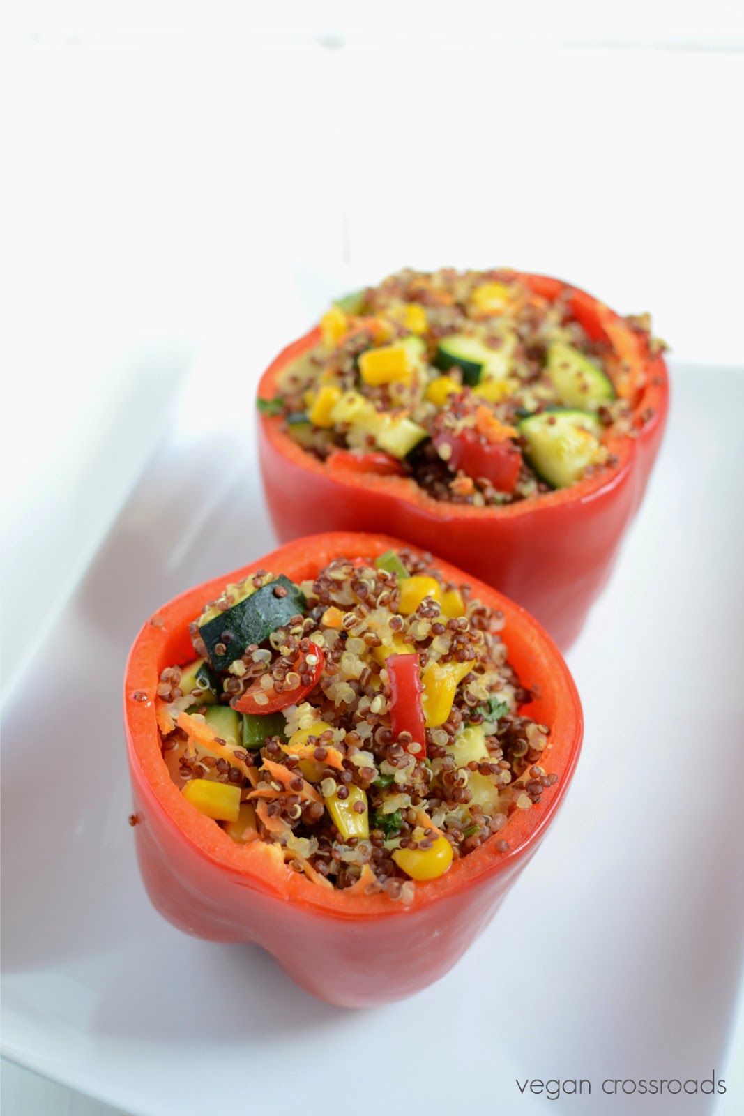 Bunt gefüllte Paprika = Quinoa Stuffed Peppers Vegan Crossroads