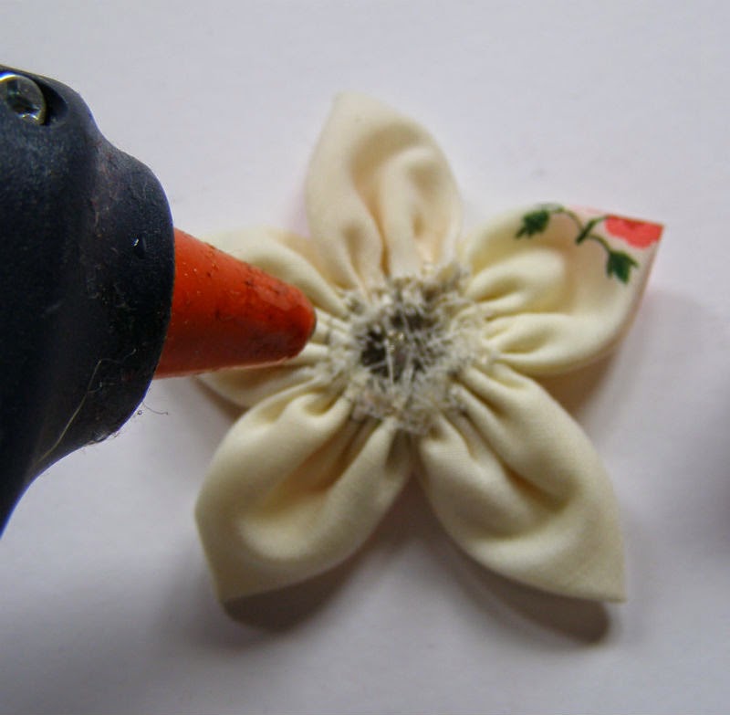 Fan My Flame: Flower Brooch Tutorial