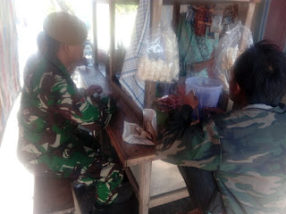 Minum Kopi Kebiasaan Prajurit Satgas TMMD Reg 105 Di Pagi Hari   