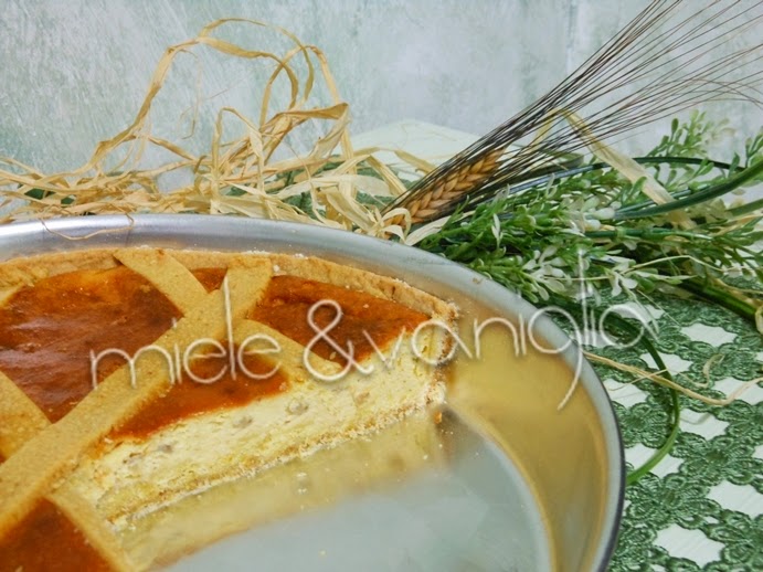 pastiera napoletana con il maltitolo senza canditi e senza l'acqua di fior d'arancio.