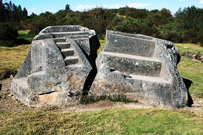 2 piedra roca sayhuite La piedra de Sayhuite: Una masiva roca con más de 200 figuras geométricas y zoomorfas