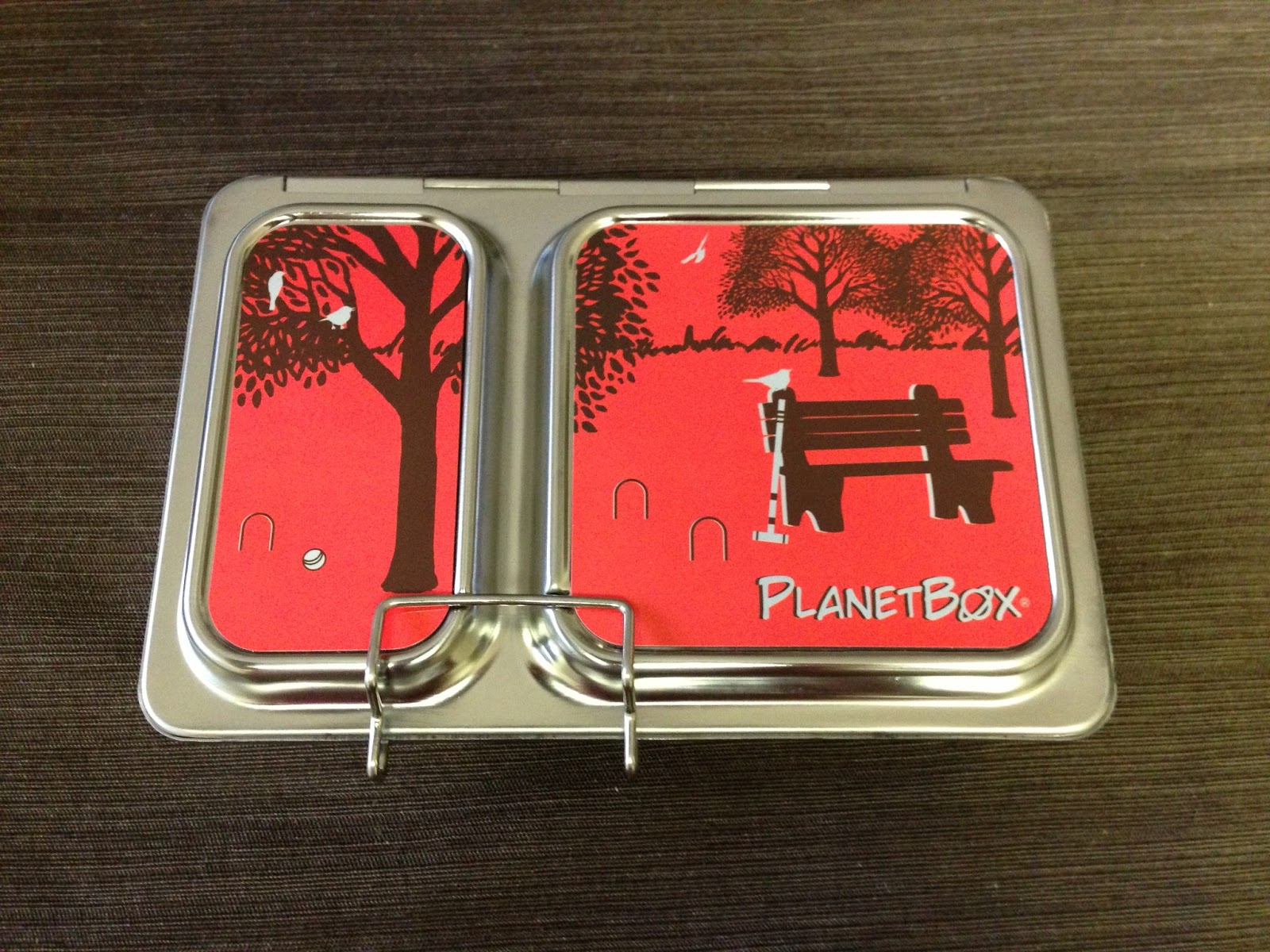 PlanetBox magnets decorate your metal lunchbox