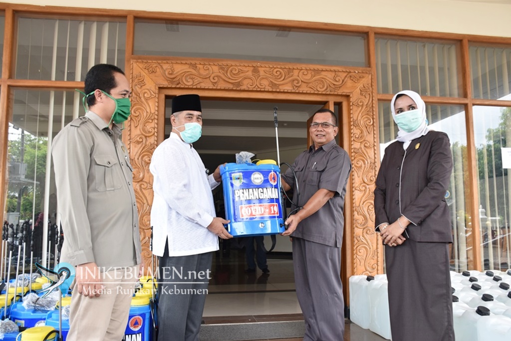 50 Anggota DPRD Kebumen Terima Bantuan Handsprayer dan Disinfektan