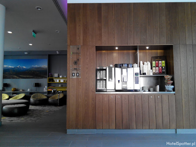 PURO Hotel Wroclaw - darmowa kawa w ekspresie w lobby