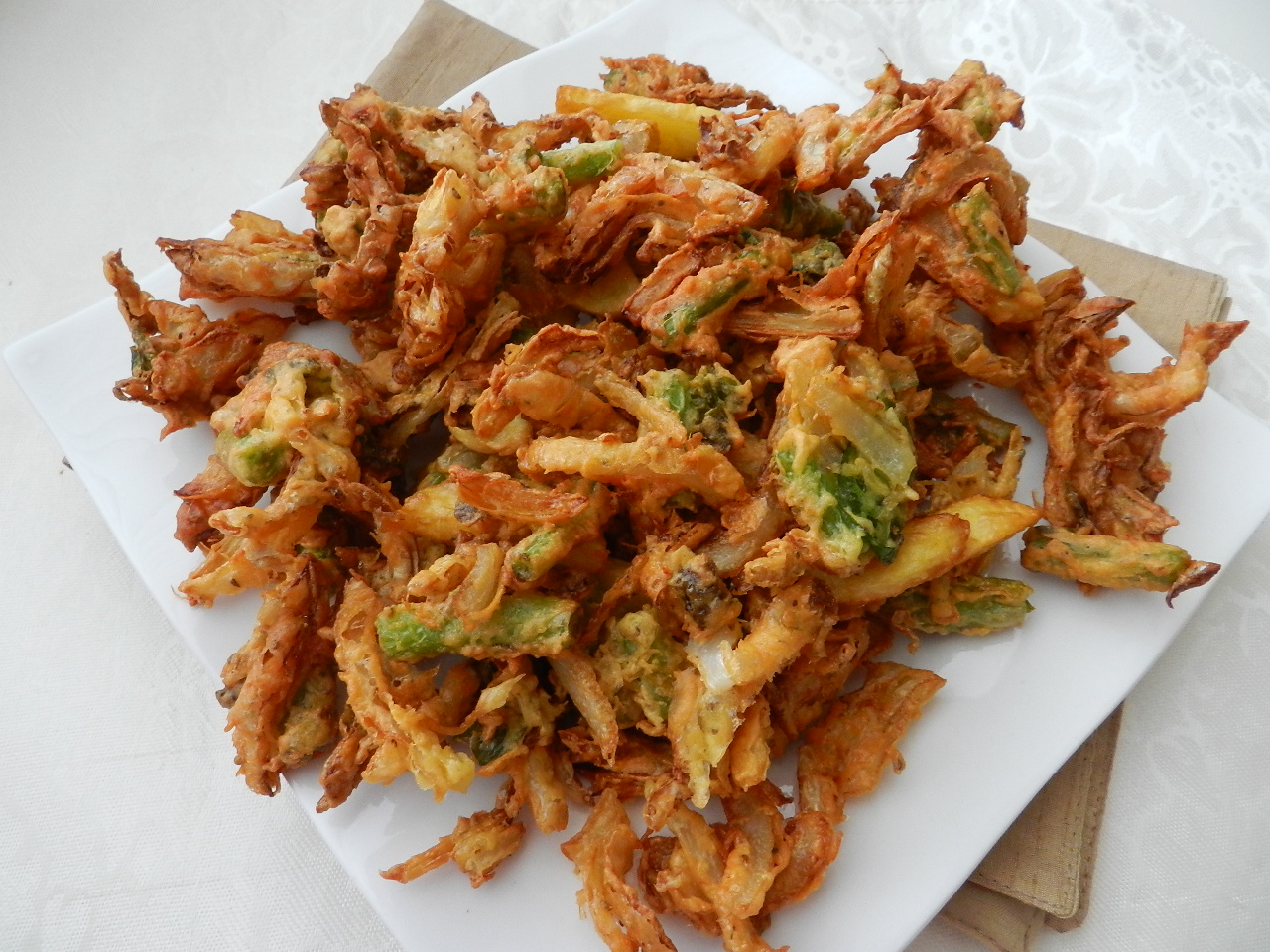 Raajis kitchen: Mixed Vegetable Pakora