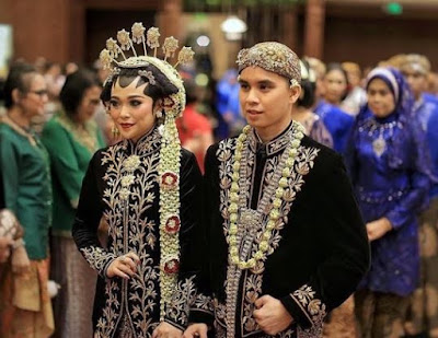 10 Pakaian Adat Jawa Timur  Penjelasan, Keunikan dan Gambarnya
