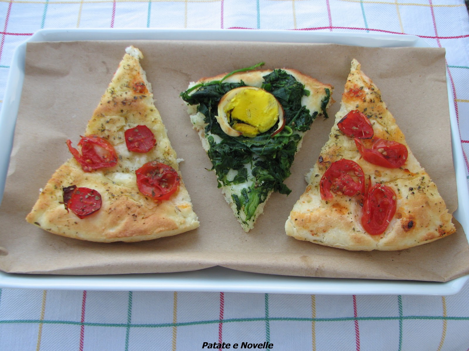 Patate e novelle: Pizza tricolore Patate e novelle: Pizza tricolore