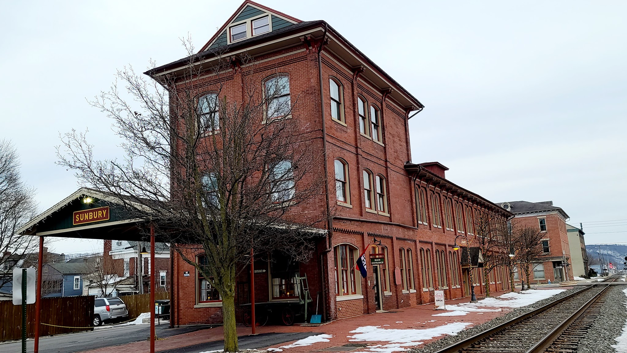 Valley Girl Views Shop For Antiques & Crafts in the Historic Sunbury