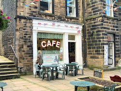 cafe cozy wine summer last holmfirth yorkshire coffee hd wallpapers england nora batty street bistro british series tv yore ivy